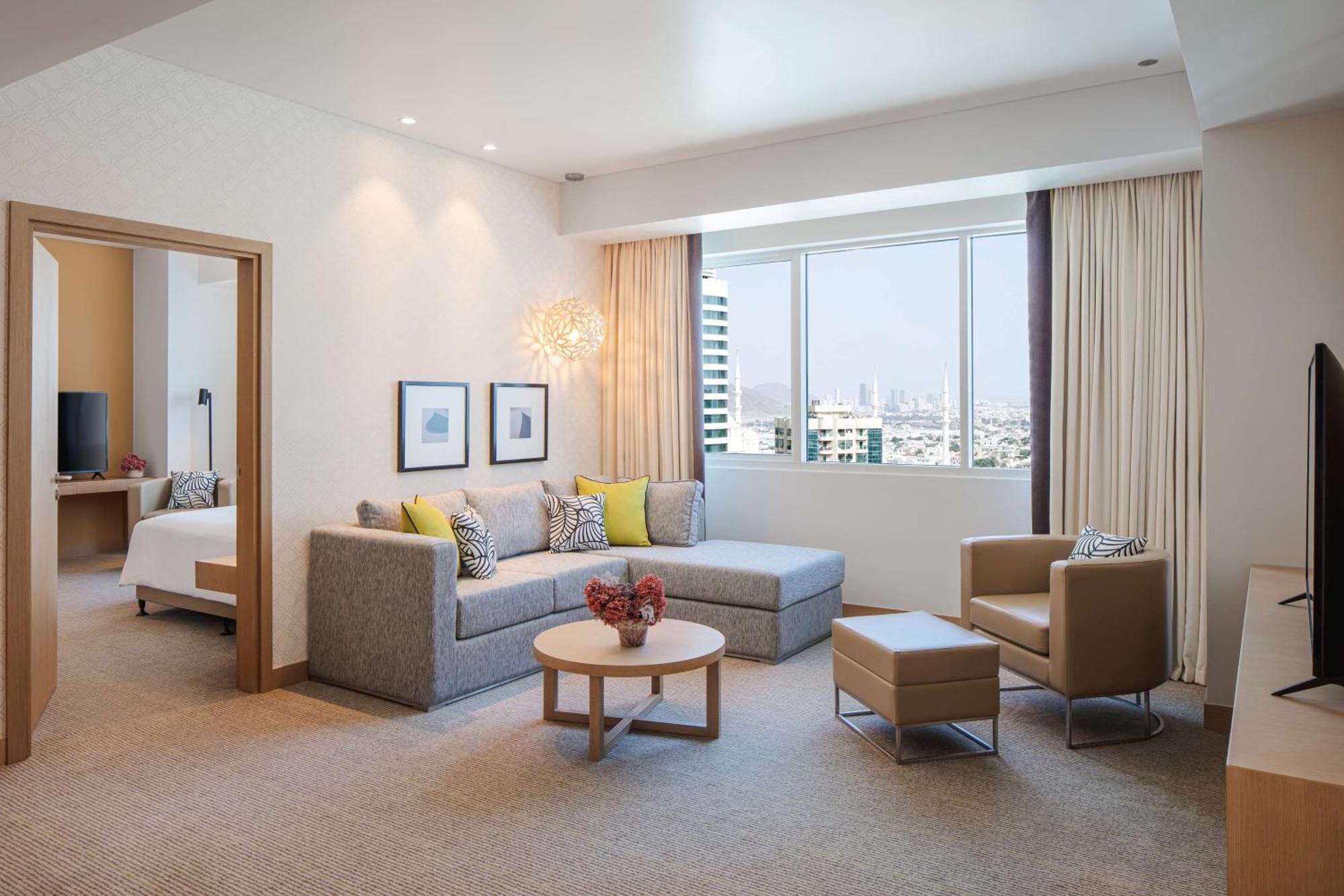 Doubletree By Hilton Fujairah City Exterior photo A suite at the hotel