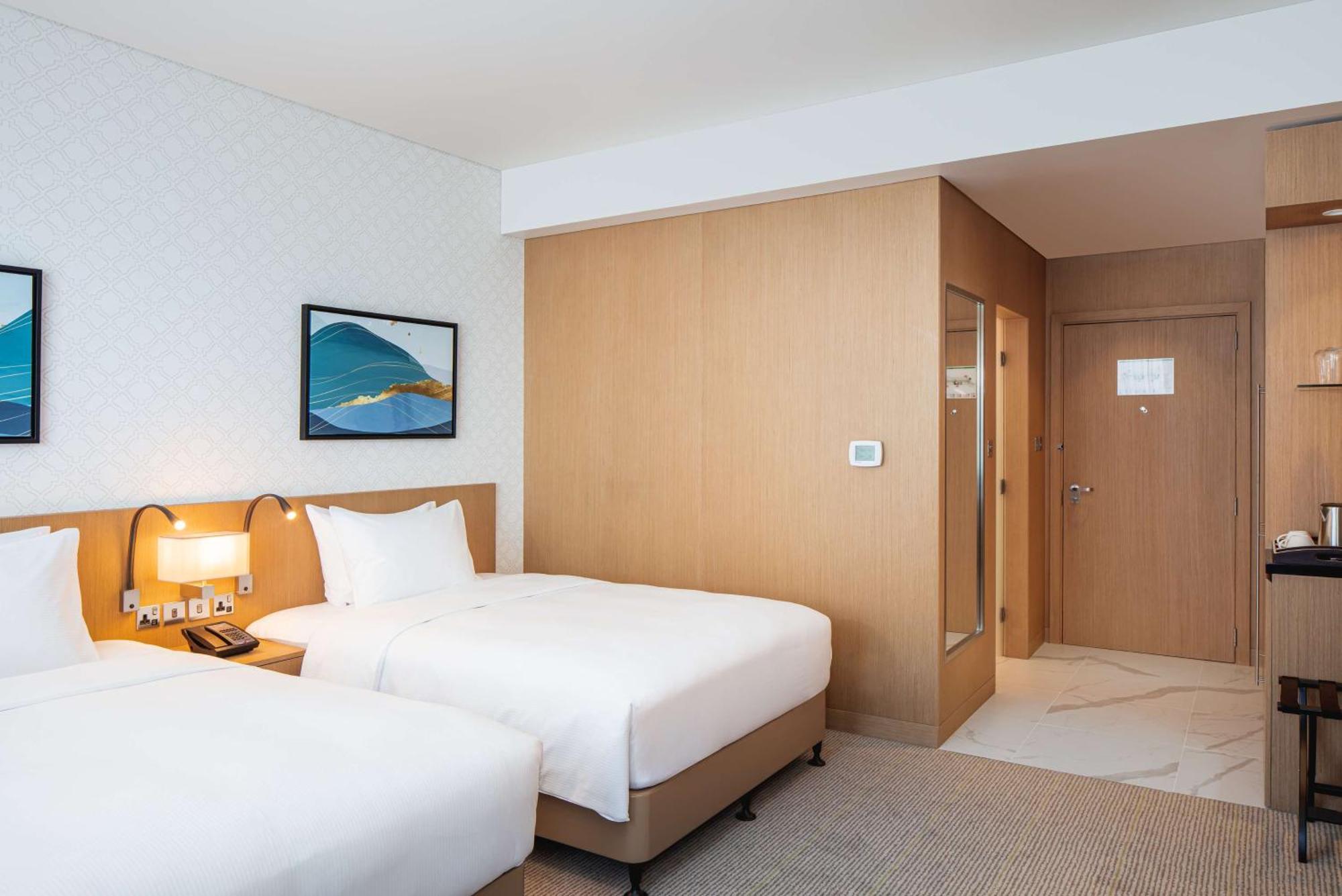 Doubletree By Hilton Fujairah City Exterior photo A room at the hotel
