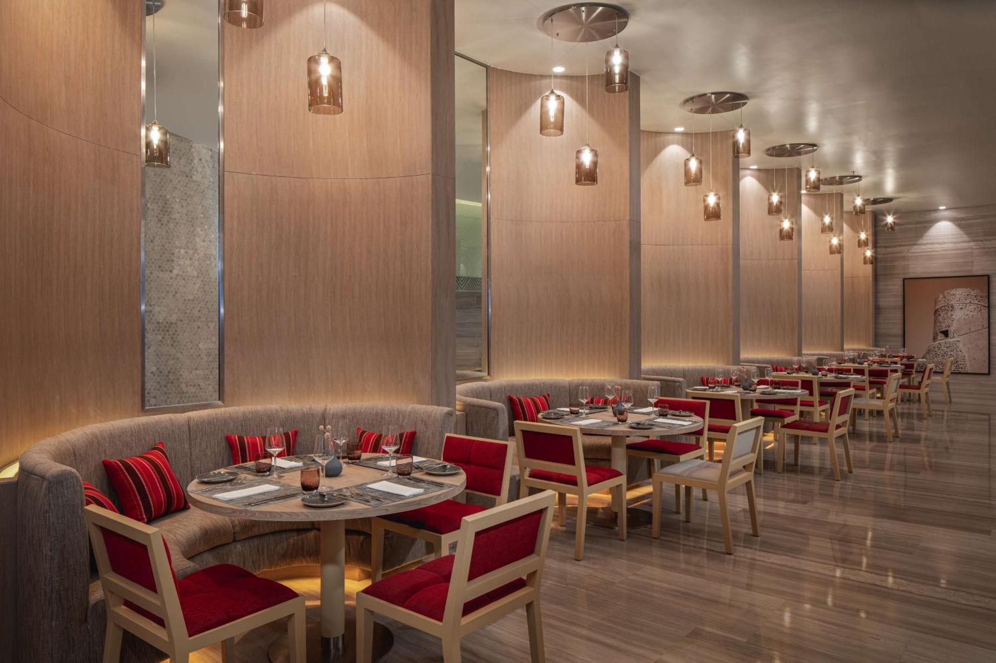 Doubletree By Hilton Fujairah City Exterior photo The interior of the restaurant